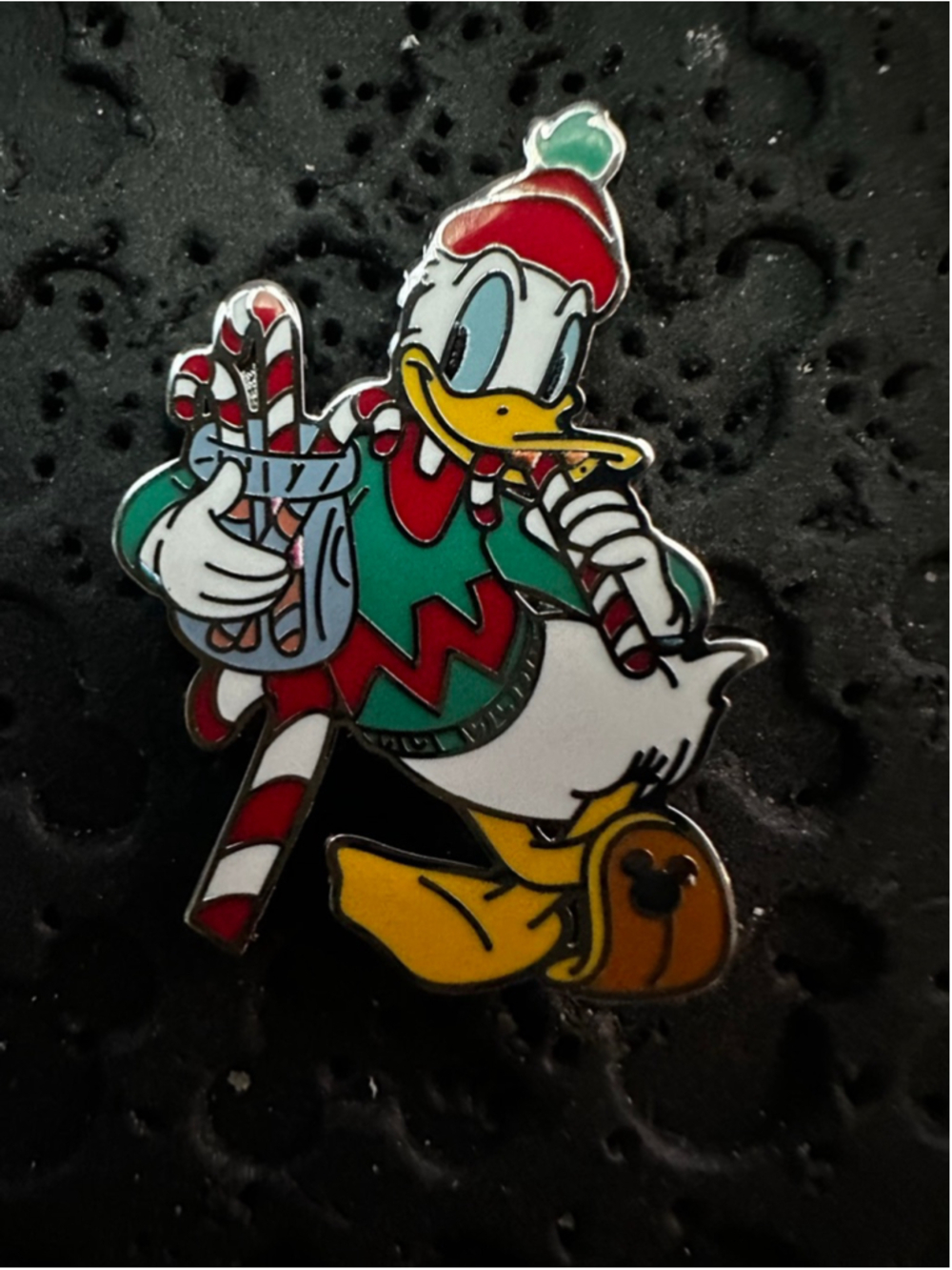 Authentic WDW 2025 Hidden Disney Pin - Donald Duck Christmas Chaser Pin